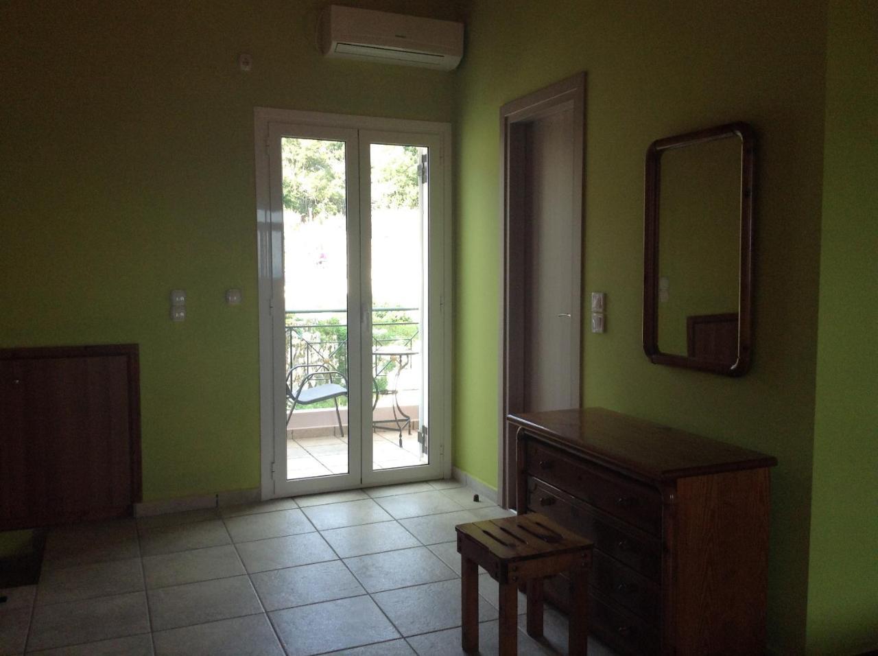 Dogis Retreat Apartment Agia Efimia Екстериор снимка